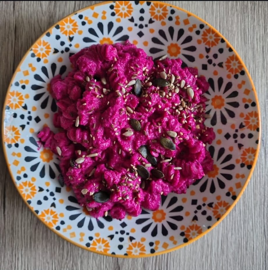 Pasta al pesto di barbabietole rosse
