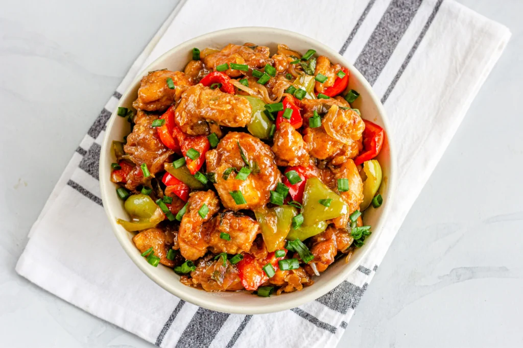 Pollo Croccante con Peperoni, Pomodori e Crema di Riso